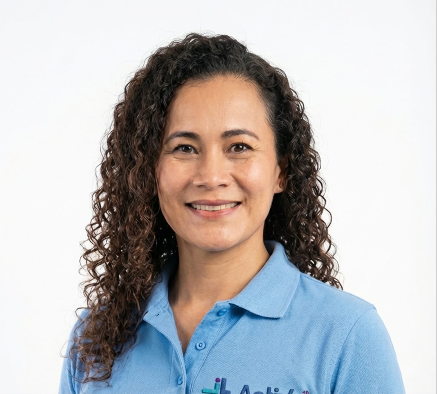 Lizeth Yurany Suárez, fisioterapeuta con amplia experiencia y certificaciones en diversas técnicas